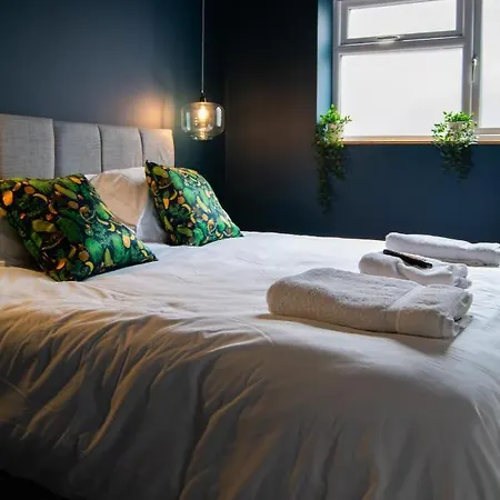 Sleeps 16 With Style And Space- And A Hot Tub! Дом отдыха Ньюки