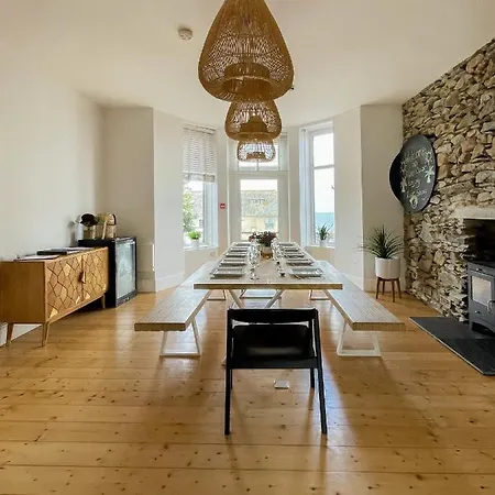 Sleeps 16 With Style And Space- And A Hot Tub!