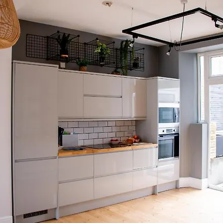 Sleeps 16 With Style And Space- And A Hot Tub!