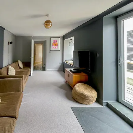 Sleeps 16 With Style And Space- And A Hot Tub!