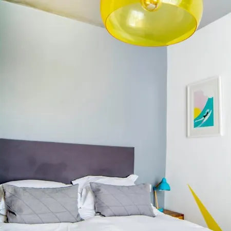 Holiday home Sleeps 16 With Style And Space- And A Hot Tub!