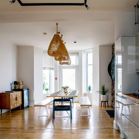 Holiday home Sleeps 16 With Style And Space- And A Hot Tub!