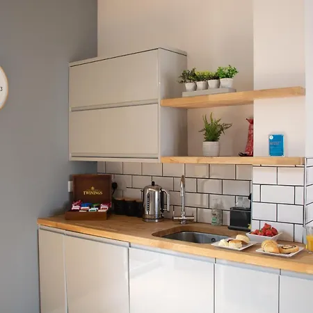 Sleeps 16 With Style And Space- And A Hot Tub!