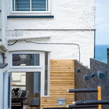 Sleeps 16 With Style And Space- And A Hot Tub!