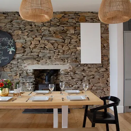 Holiday home Sleeps 16 With Style And Space- And A Hot Tub! *