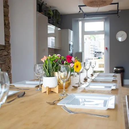 Sleeps 16 With Style And Space- And A Hot Tub! Holiday home *