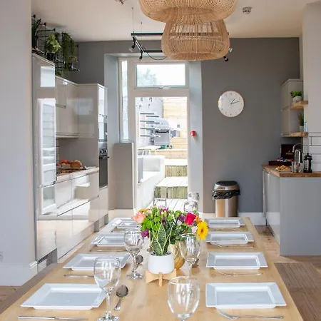 Sleeps 16 With Style And Space- And A Hot Tub! Casa vacanze *